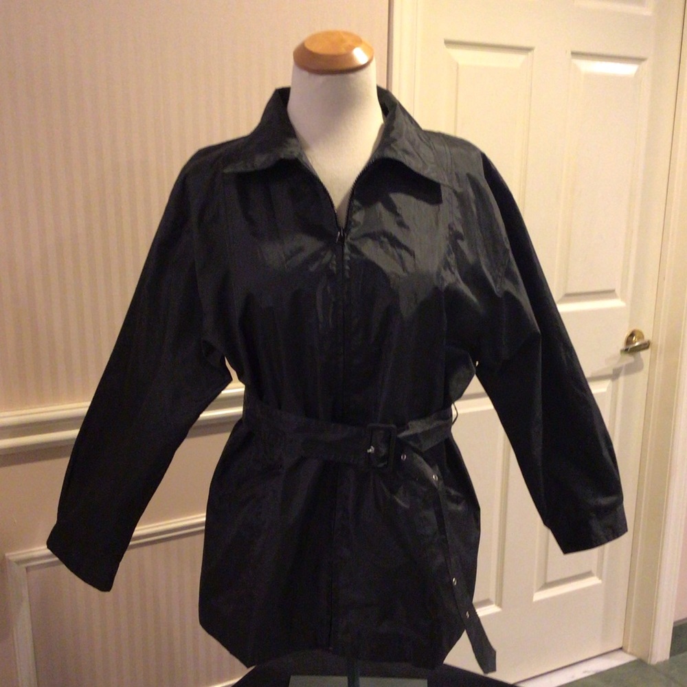 💕Host Pick💕⬇️PD⬇️NWOT Hennes Black collared nylon lined jacket water repellent